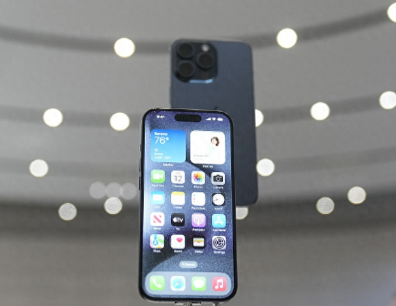 崇川Apple维修站分享买iPhone15还是华为Mate60 
